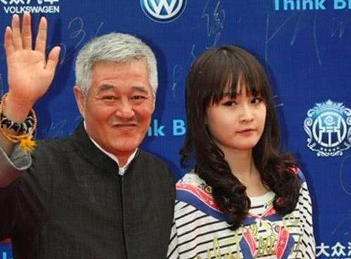 赵本山女儿吃瓜,揭秘娱乐圈幕后真相  第3张