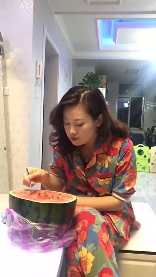 红红姐吃瓜,揭秘娱乐圈幕后故事  第2张