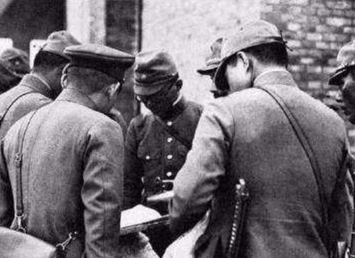 大佐吃瓜图片大全,盘点那些搞笑又温馨的军营生活瞬间  第2张