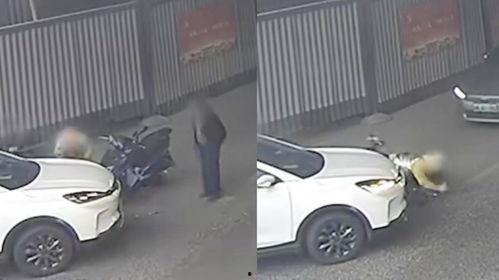 大爷车祸吃瓜图片  第3张