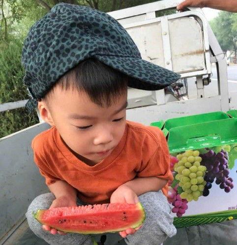 尴尬的吃瓜瞬间,笑料百出，尴尬至极  第2张