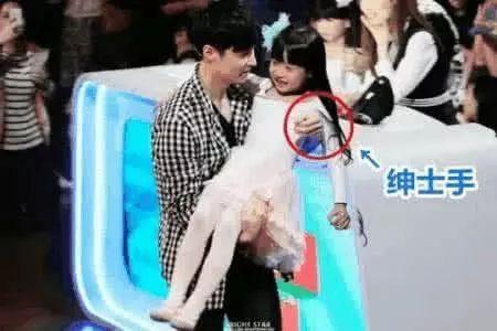 绅士吃瓜群,揭秘网络社交圈的趣味与争议  第1张