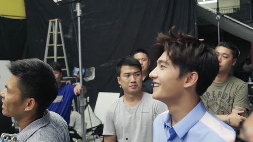 警察小哥哥吃瓜,揭秘警界里的轻松时刻  第3张