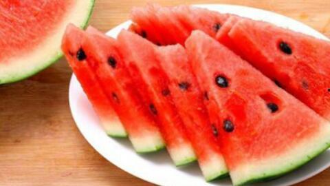 大理吃瓜摆摊视频  第1张